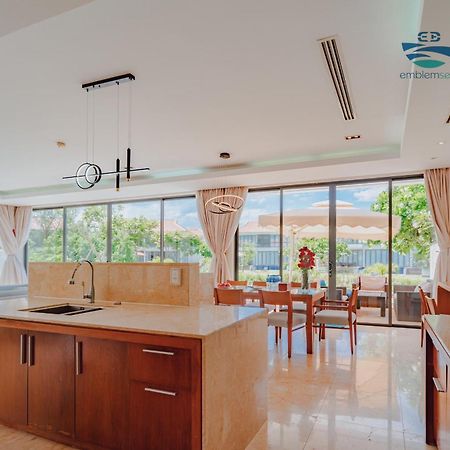 Emblem Sea 4 Bedroom Villas Da Nang Bagian luar foto