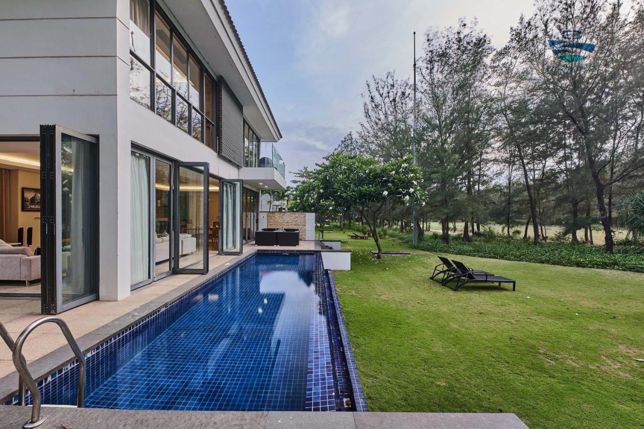 Emblem Sea 4 Bedroom Villas Da Nang Bagian luar foto