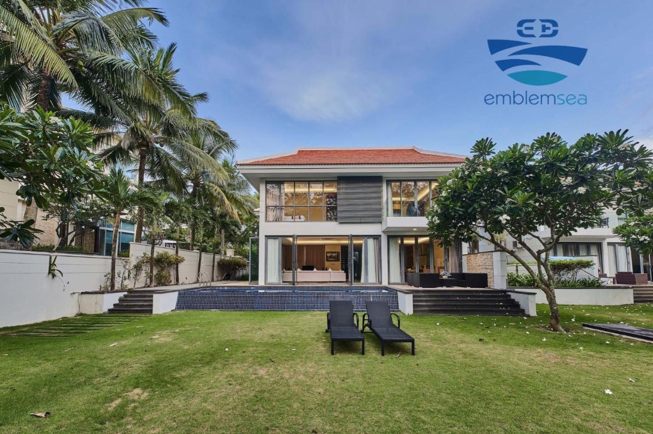 Emblem Sea 4 Bedroom Villas Da Nang Bagian luar foto