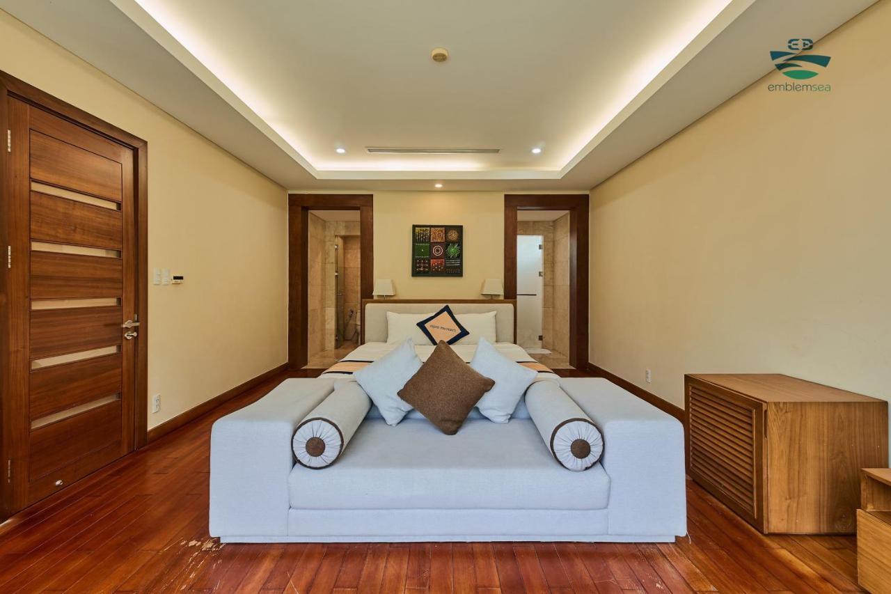 Emblem Sea 4 Bedroom Villas Da Nang Bagian luar foto
