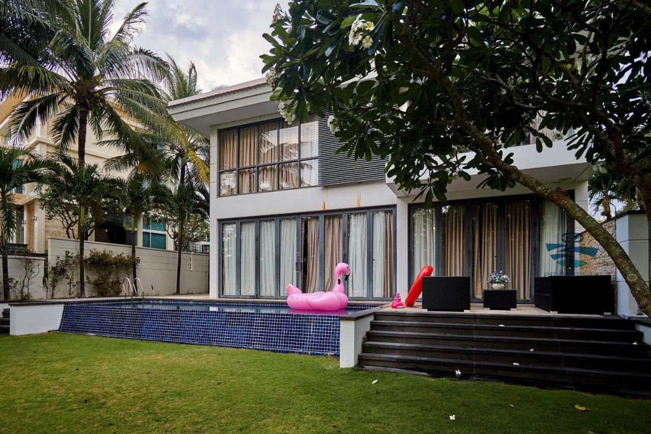 Emblem Sea 4 Bedroom Villas Da Nang Bagian luar foto