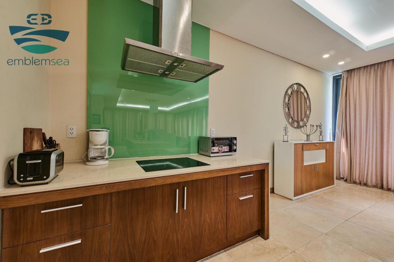 Emblem Sea 4 Bedroom Villas Da Nang Bagian luar foto