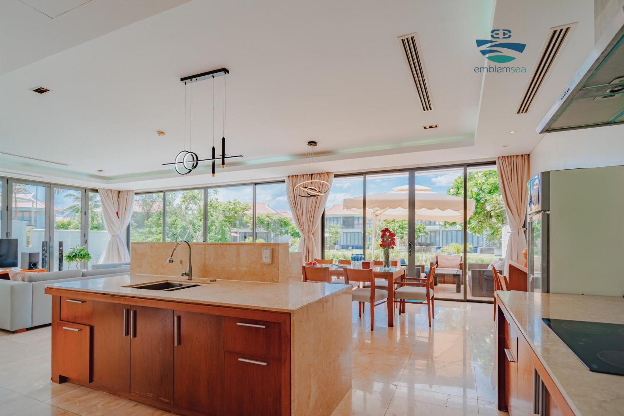 Emblem Sea 4 Bedroom Villas Da Nang Bagian luar foto
