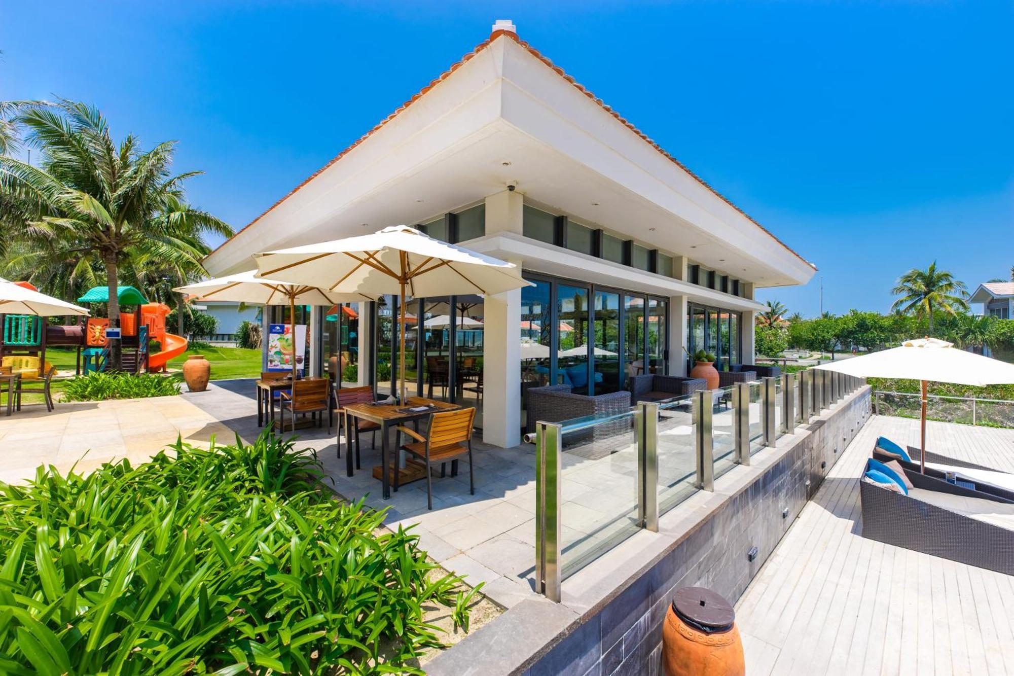Emblem Sea 4 Bedroom Villas Da Nang Bagian luar foto