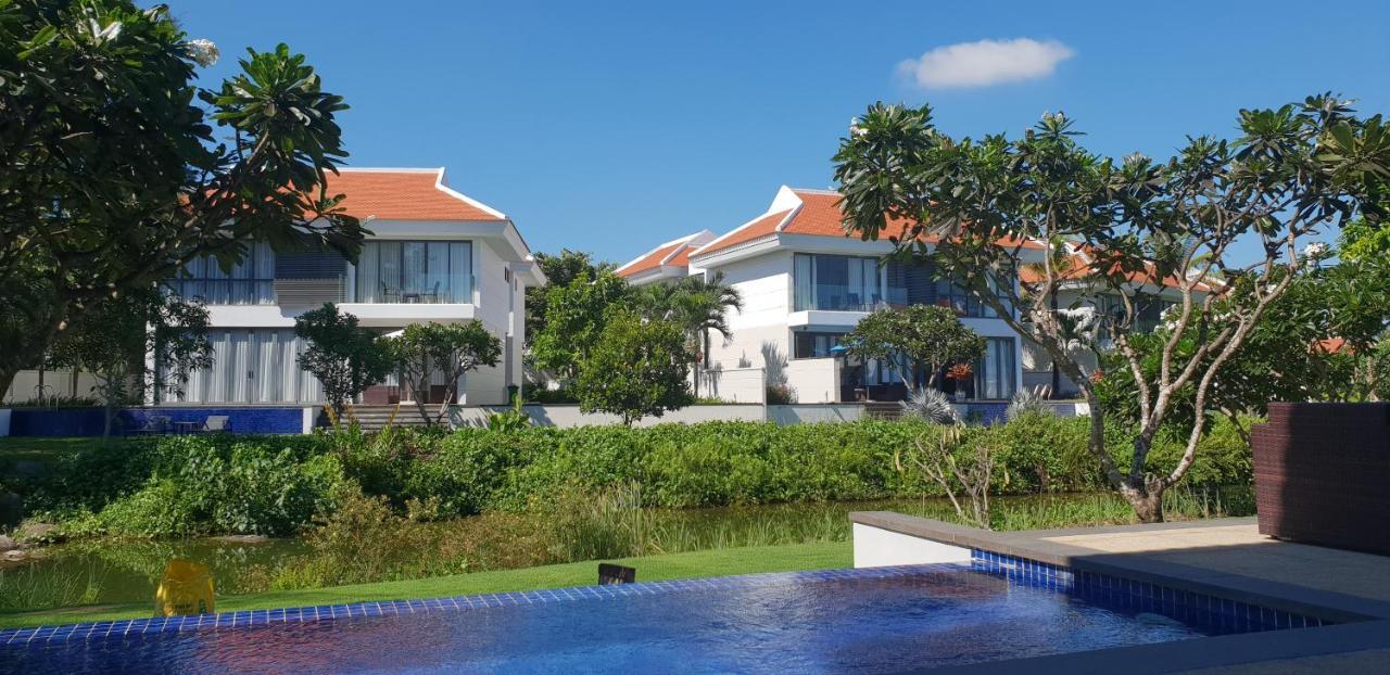 Emblem Sea 4 Bedroom Villas Da Nang Bagian luar foto